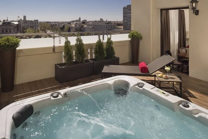 Piscina climatizada en Fénix Gran Meliá Madrid
