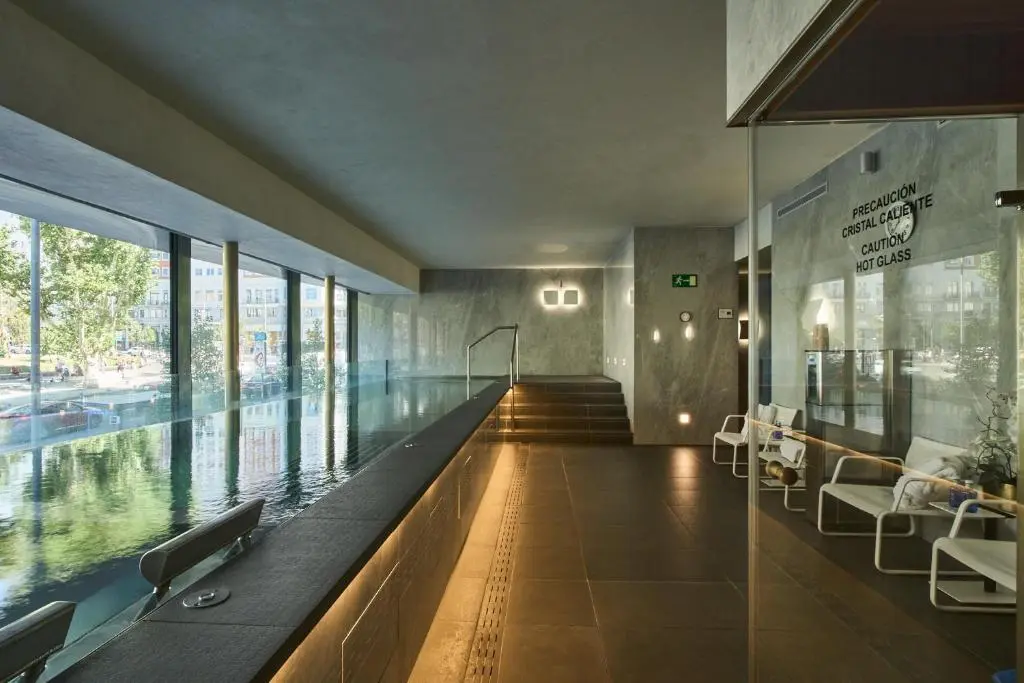 Piscina climatizada en VP Plaza España Madrid
